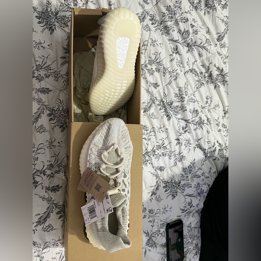 Yeezy 350 v2 cmpct Brand new with tags never worn
